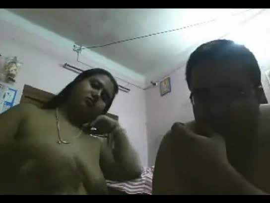 Indian aunty plays on cam